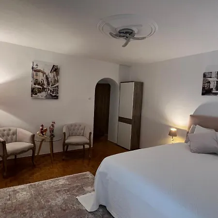 Louis & Elza Old Town Romantic Apartment *