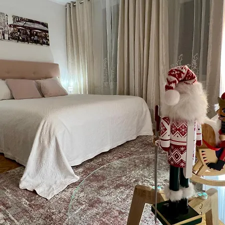 Louis & Elza Old Town Romantic