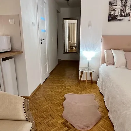 Louis & Elza Old Town Romantic *