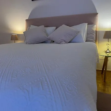 Louis & Elza Old Town Romantic Apartment