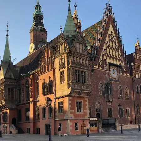 Louis & Elza Old Town Romantic