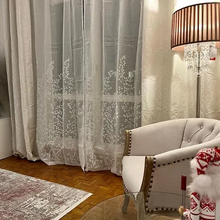 Louis & Elza Old Town Romantic