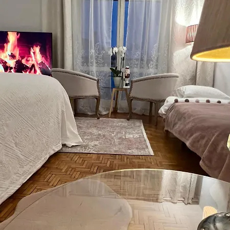 Louis & Elza Old Town Romantic *