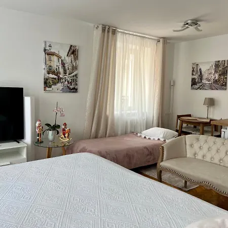 Louis & Elza Old Town Romantic Apartment